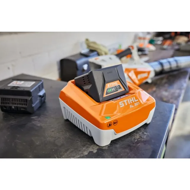 Chargeur rapide Stihl AL 301 - EA09-430-5500 — vue 3